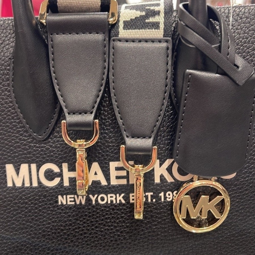 MICHAEL KORS
Mirella Small Pebbled Leather Crossbody Shopper Tote Bag
NWT - Picture 5 of 16